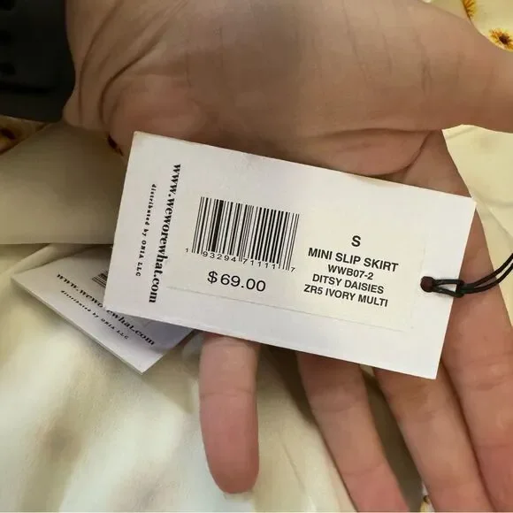 NWT WeWoreWhat Mini Slip Skirt Women's Small Ditsy Daisies Printed Lined Floral - Picture 5 of 5